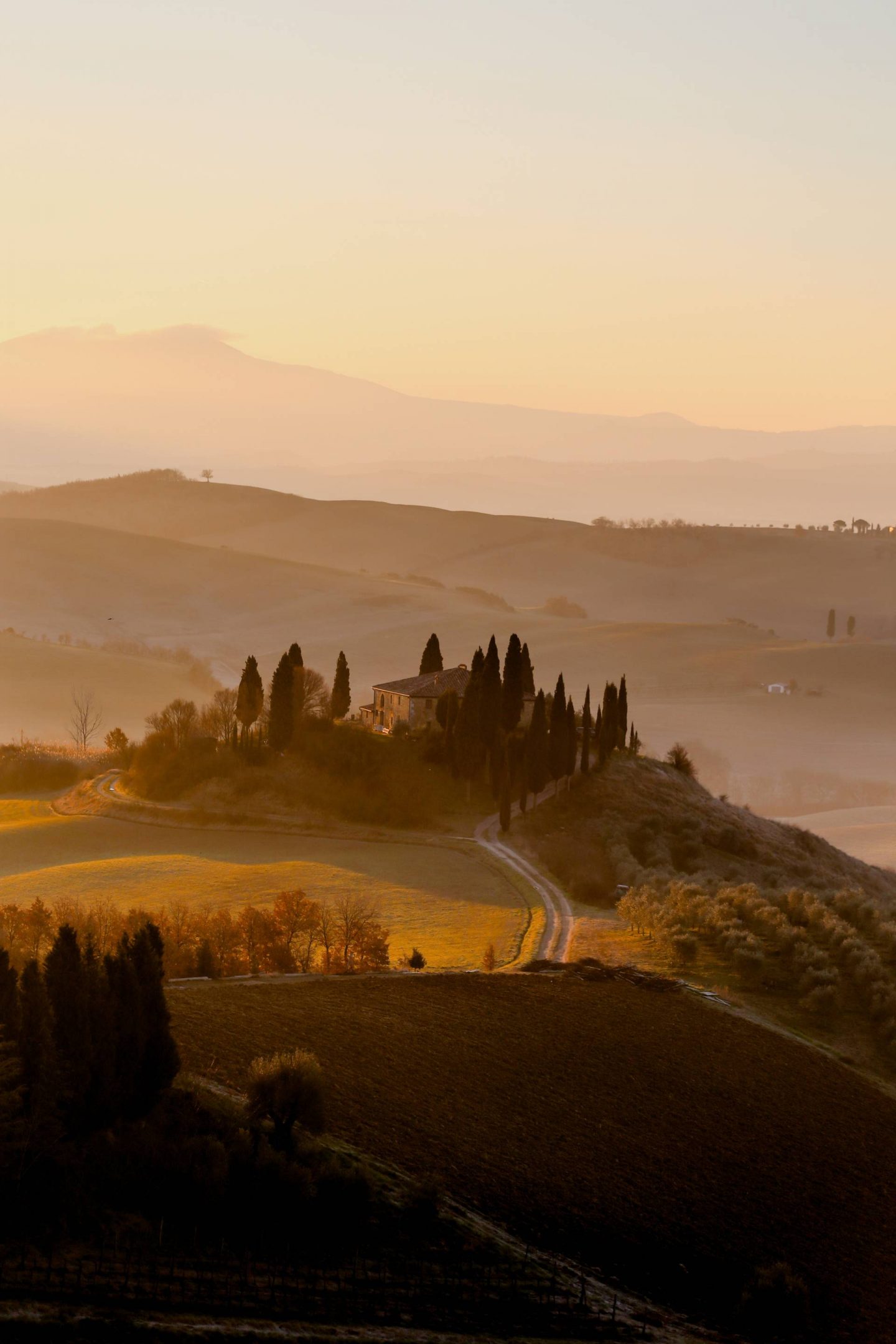 Capturing Tuscan Style: Dressing for the City and a Rural Retreat